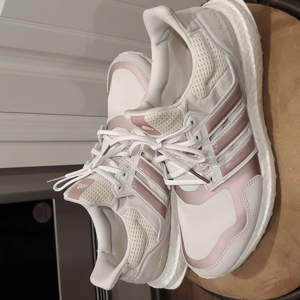 Womens Adidas Ultra Boost sneakers sz 10.5